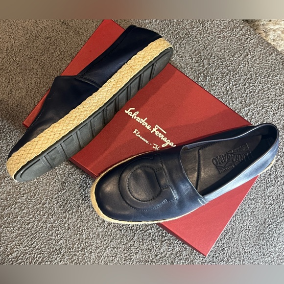 SALVATORE FERRAGAMO Men\'s Capraia Blue Marin Calf Size 9 Espadrilles LS Mignon